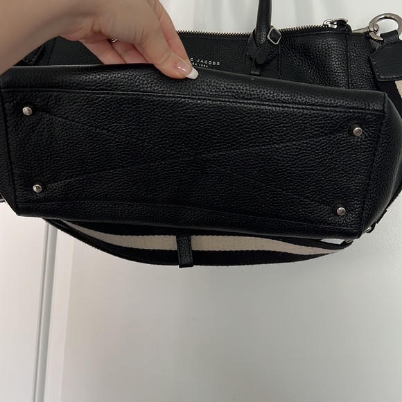 Marc Jacobs Gotham City EW Tote Weekender Bag - Picture 4 of 14